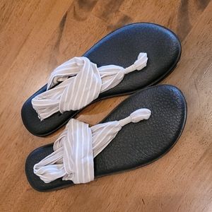 Sanuk yoga mat sling sandles size 10